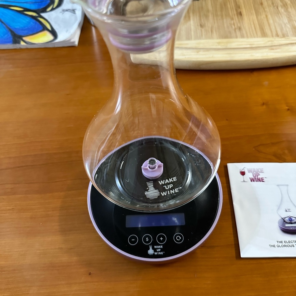 Wake up wine wine aerator battery operated glass carafe